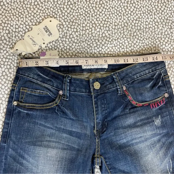 Medium Blue Skinny Jeans W/ Pink Stitching design Size 9 - Picture 7 of 9